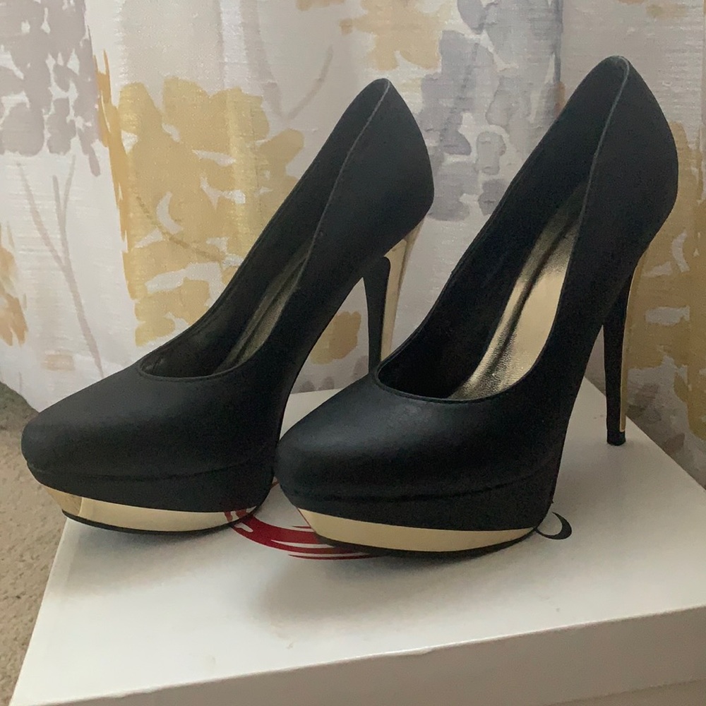 BLACK & GOLD HIGH HEEL PLATFORM PUMPS